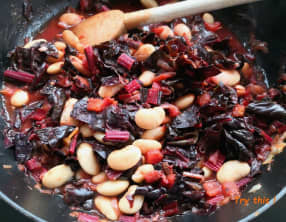 Haricots blancs et blettes rouges