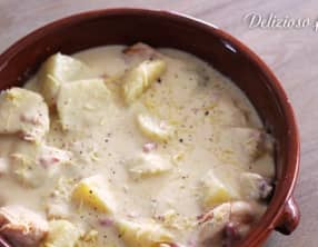 Poulet à la crème d'oignons et pommes de terre