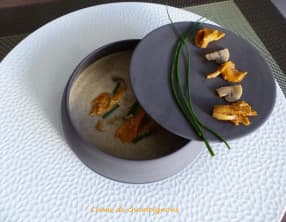 Crème de champignons de Paris et girolles