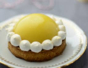 Tartelettes dôme de citron et framboises meringuées