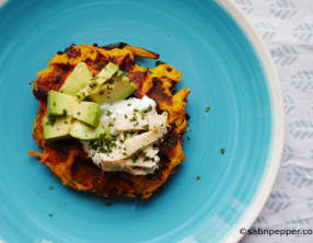Gaufres patate douce potimarron, avocat et poulet