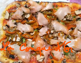 Pizza au saumon fumé et poivrons rouges