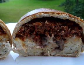 Buns fourrés au bœuf à la sauce tomate, champignons et mozzarella