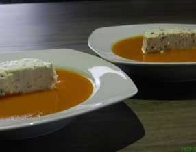 Potage aux carottes et ses deux iles flottantes boursins figues-noix et ail-fines herbes