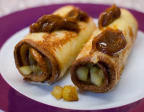 Brioches perdues roulées à la pomme et à la confiture de lait