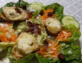 Chèvre chaud et nid bruxellois aux noisettes