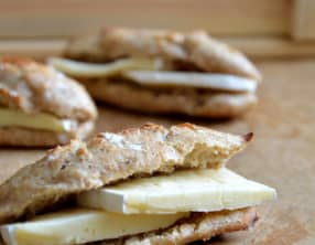 Minis sandwichs au brie