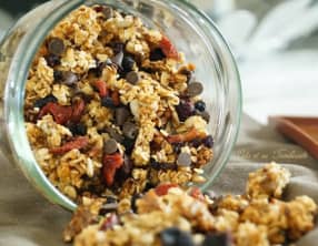Granola maison aux fruits secs et pépites de chocolat