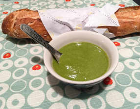 Soupe verte de fanes aux lentilles