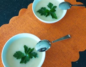 Velouté de céleri à la moutarde aux truffes