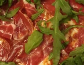 Pizza tomate, roquette et patanegra