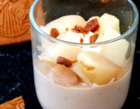 Panna cotta aux speculoos et poires cuites
