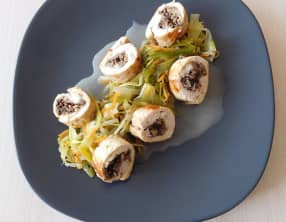 Ballotines de volaille, poireaux, carottes et bouillon de parmesan