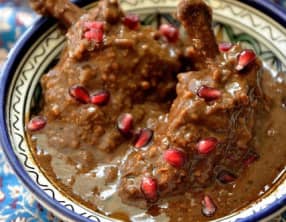 Poulet en sauce aux noix et à la grenade