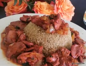 Foies de volaille confits à la tomate et quinoa