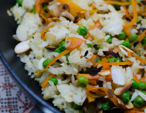Riz aux légumes et aux amandes effilées