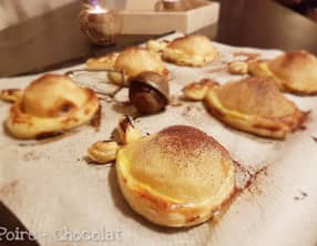 Tartelette poire sur lit d'amande et cœur chocolat