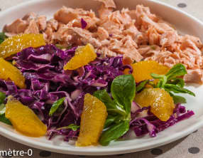 Salade de chou rouge, orange et saumon