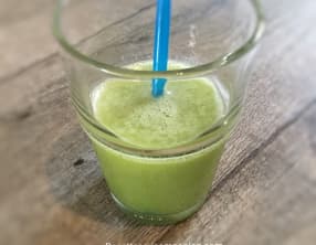 Jus de fruits frais à l’extracteur de jus kiwi banane