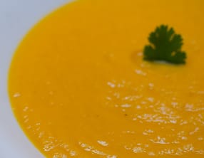 Soupe aux patates douces, aux carottes et au lait de coco