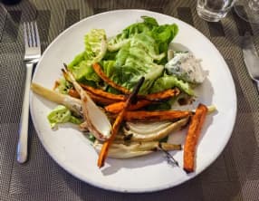 Légumes grillés et jolie salade