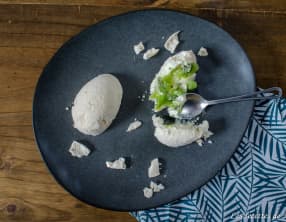 Pavlova au kiwi en demi-oeuf de Pâques