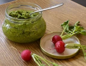Pesto de fanes de radis sans produit laitier