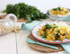 Curry de courge butternut rôtie au lait de coco, à la coriandre et aux noix de cajou