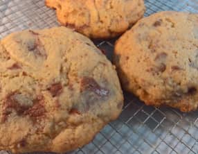 Cookies aux pommes caramélisées et chocolat au lait