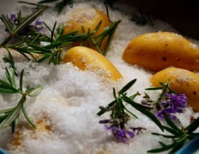 Pommes de terre au gros sel et romarin