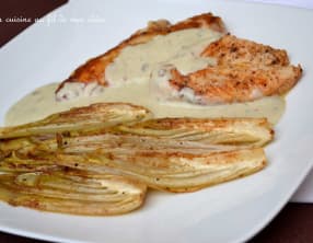 Filets de poulet sauce Roquefort et chicons braisés