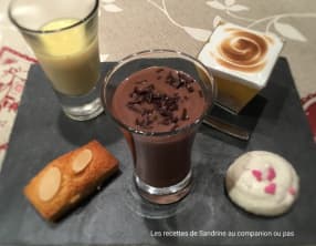 Dessert gourmand ou café gourmand composé de 5 mignardises