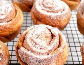 Les cinnamon rolls de la Violet Bakery