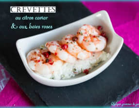 Crevettes au citron caviar et aux baies roses