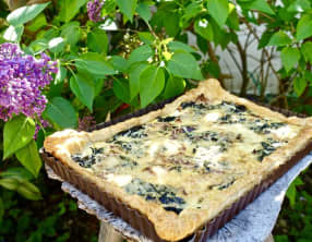 Tarte salée, épinard, oignon rouge et lard