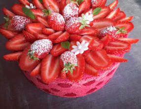 Charlotte aux fraises, mousse légère au fromage blanc