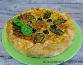 Quiche rustique à la ratatouille, au chèvre frais et basilic