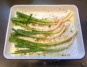 Petits poireaux crayons au four