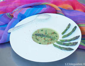 Velouté d'asperges facile au paprika