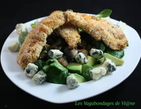 Salade de poulet croustillant à l'avocat et au Saint-Agur