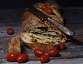 Pain brioché au caviar de tomate