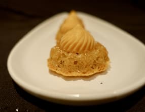 Tourbillons abricot sur biscuit st honoré