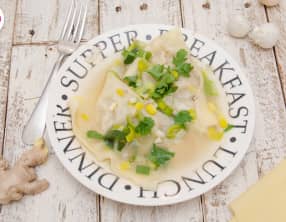 Ravioles de crevettes, bouillon aromatique thaï