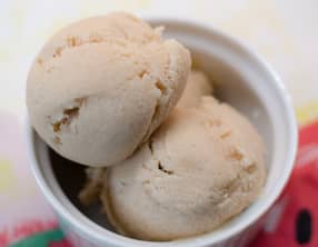 Glace à la rhubarbe