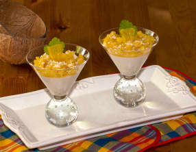 Panna cotta au lait de coco, ananas rôti flambé au rhum