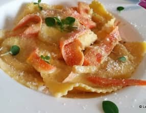 Raviolis frais au burrata et sauce au curry vert