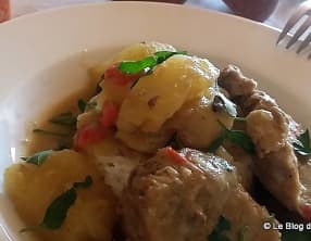 Filet mignon de porc au curry vert et lait de coco