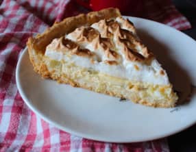 Tarte à la rhubarbe meringuée