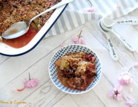 Crumble fraise et rhubarbe à la badiane