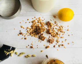 Granola maison au citron et à la cardamome